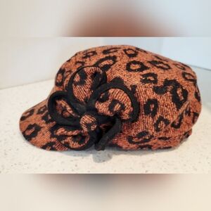 D&Y Elasta-fit Leopard Patterned Women's Hat with Bow | OS